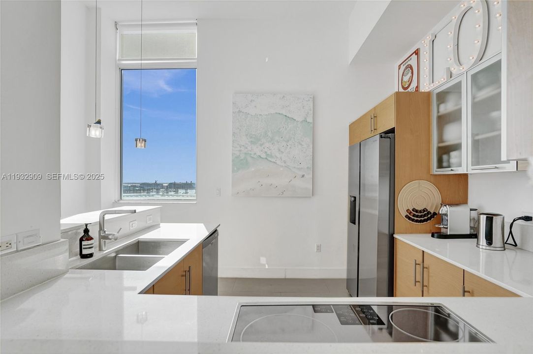 For Sale: $1,150,000 (2 beds, 2 baths, 1400 Square Feet)