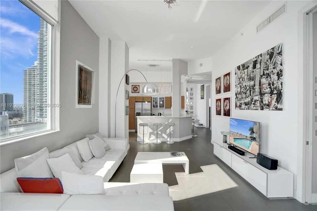 For Sale: $1,150,000 (2 beds, 2 baths, 1400 Square Feet)