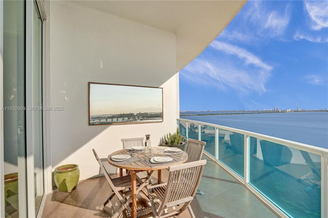 For Sale: $1,150,000 (2 beds, 2 baths, 1400 Square Feet)