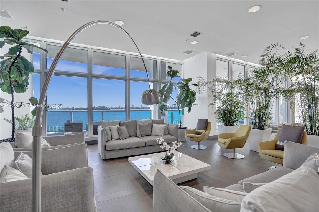 For Sale: $1,150,000 (2 beds, 2 baths, 1400 Square Feet)