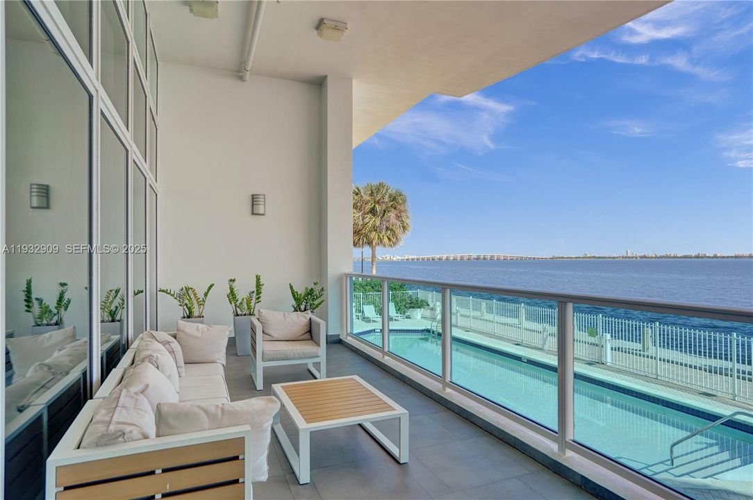 For Sale: $1,150,000 (2 beds, 2 baths, 1400 Square Feet)