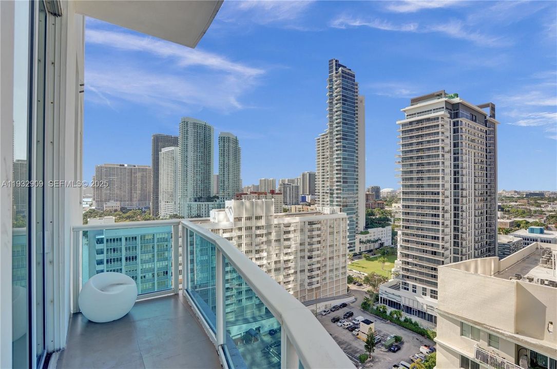 For Sale: $1,150,000 (2 beds, 2 baths, 1400 Square Feet)