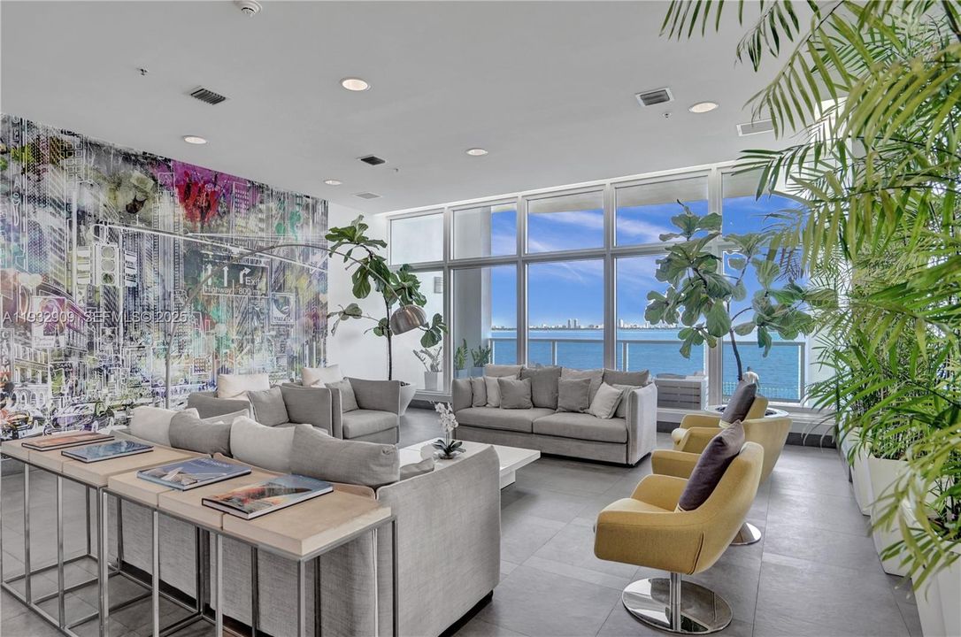 For Sale: $1,150,000 (2 beds, 2 baths, 1400 Square Feet)