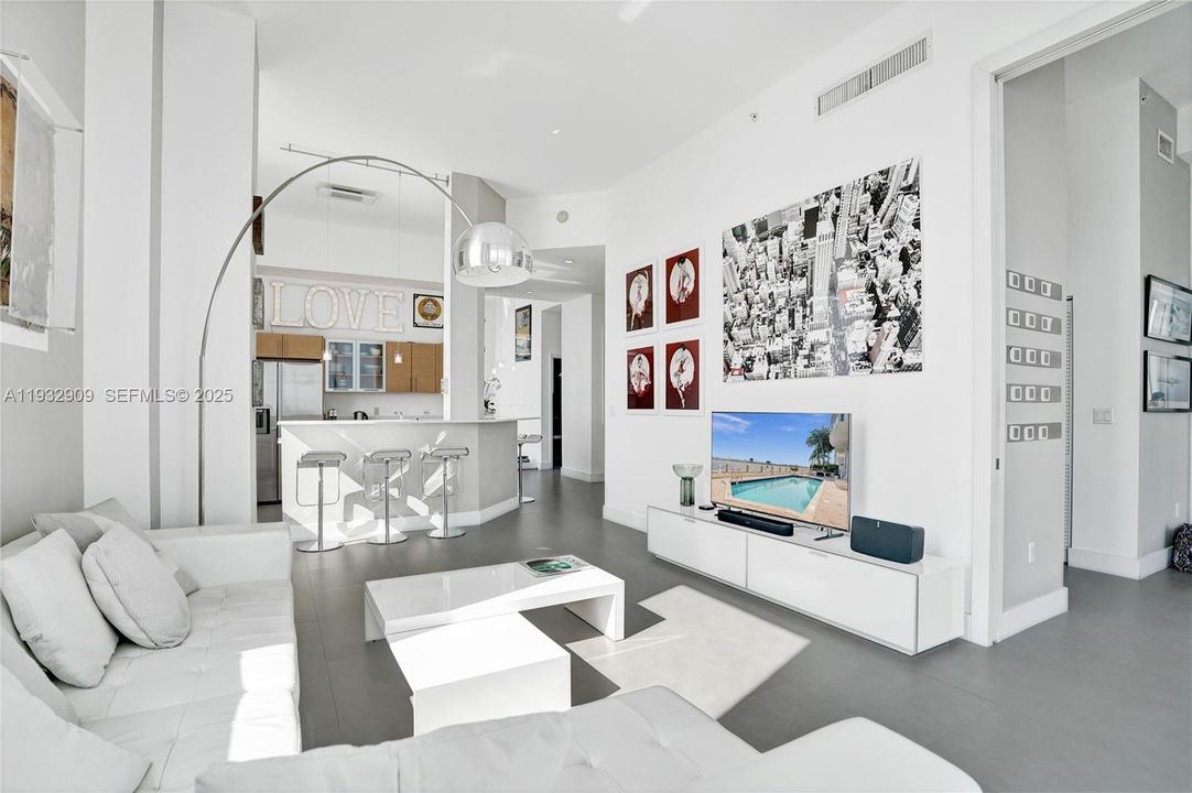 For Sale: $1,150,000 (2 beds, 2 baths, 1400 Square Feet)