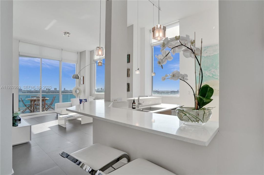 For Sale: $1,150,000 (2 beds, 2 baths, 1400 Square Feet)