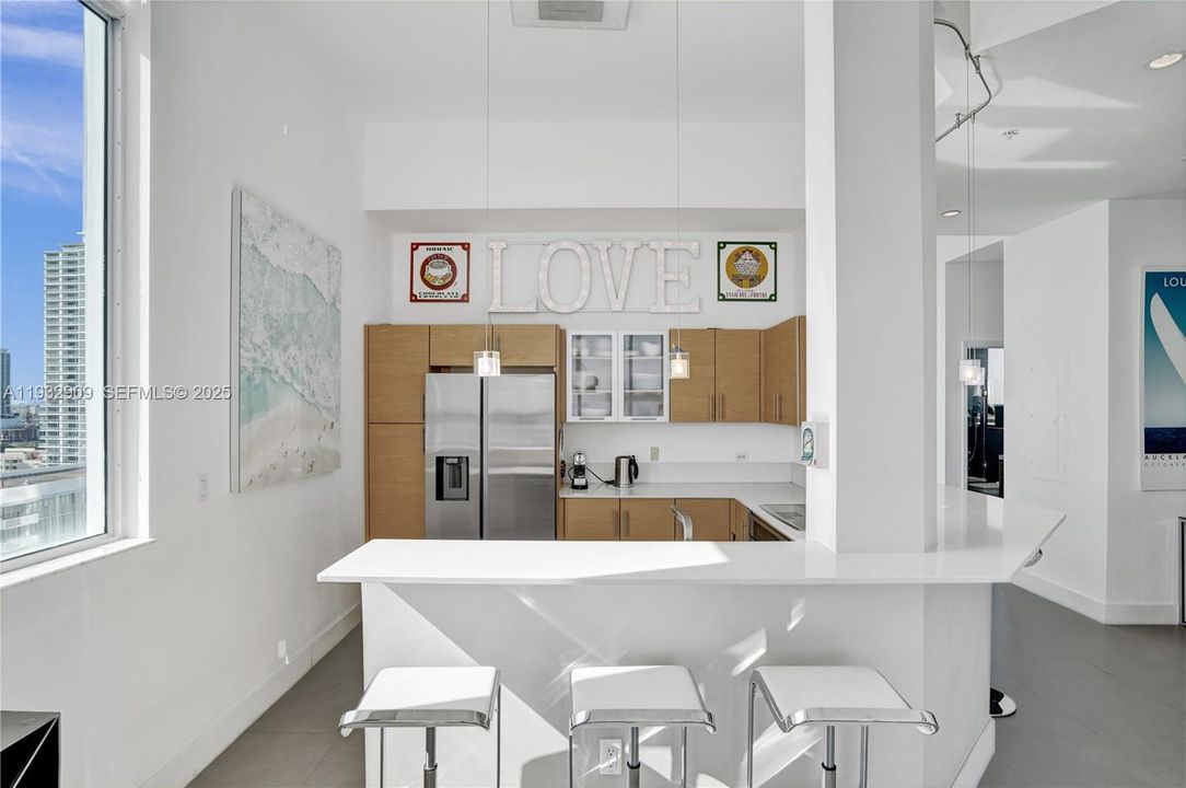 For Sale: $1,150,000 (2 beds, 2 baths, 1400 Square Feet)