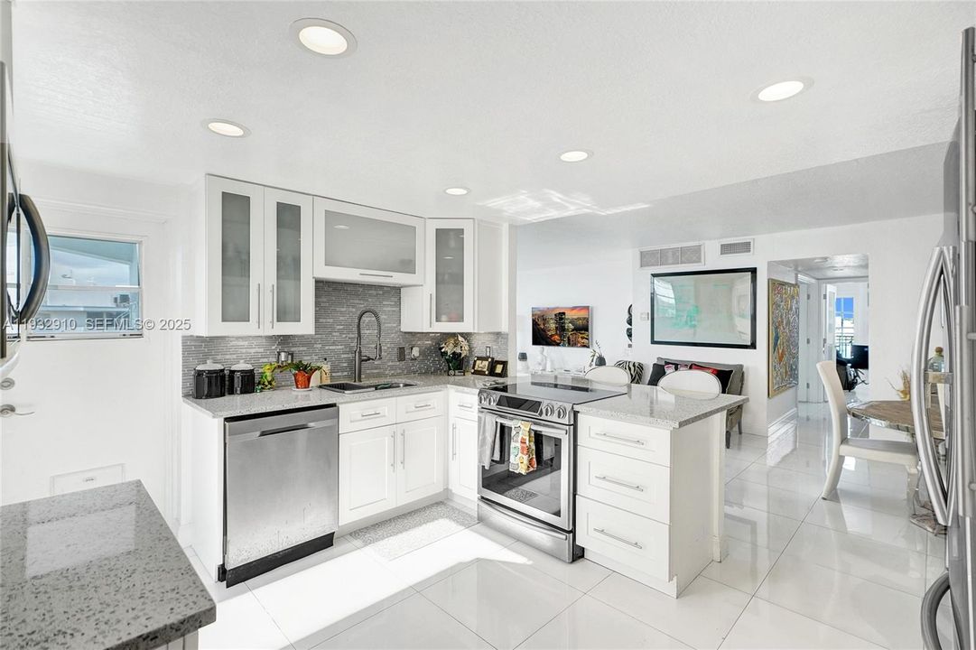 待售: $425,000 (2 贝兹, 2 浴室, 1450 平方英尺)