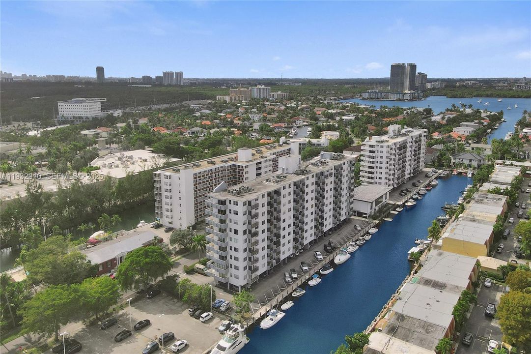 待售: $425,000 (2 贝兹, 2 浴室, 1450 平方英尺)