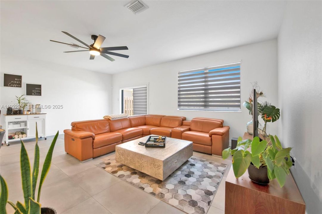 For Rent: $5,500 (4 beds, 2 baths, 2870 Square Feet)