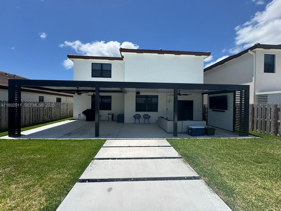 For Rent: $5,500 (4 beds, 2 baths, 2870 Square Feet)