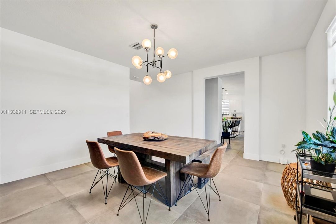 For Rent: $5,500 (4 beds, 2 baths, 2870 Square Feet)