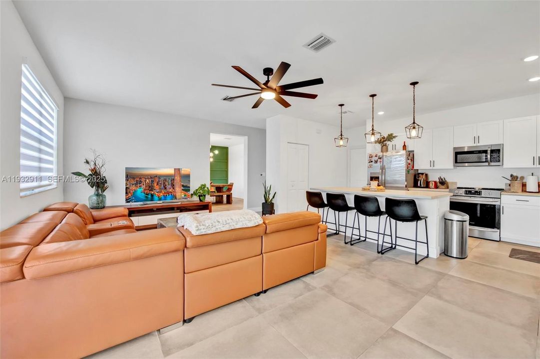 For Rent: $5,500 (4 beds, 2 baths, 2870 Square Feet)