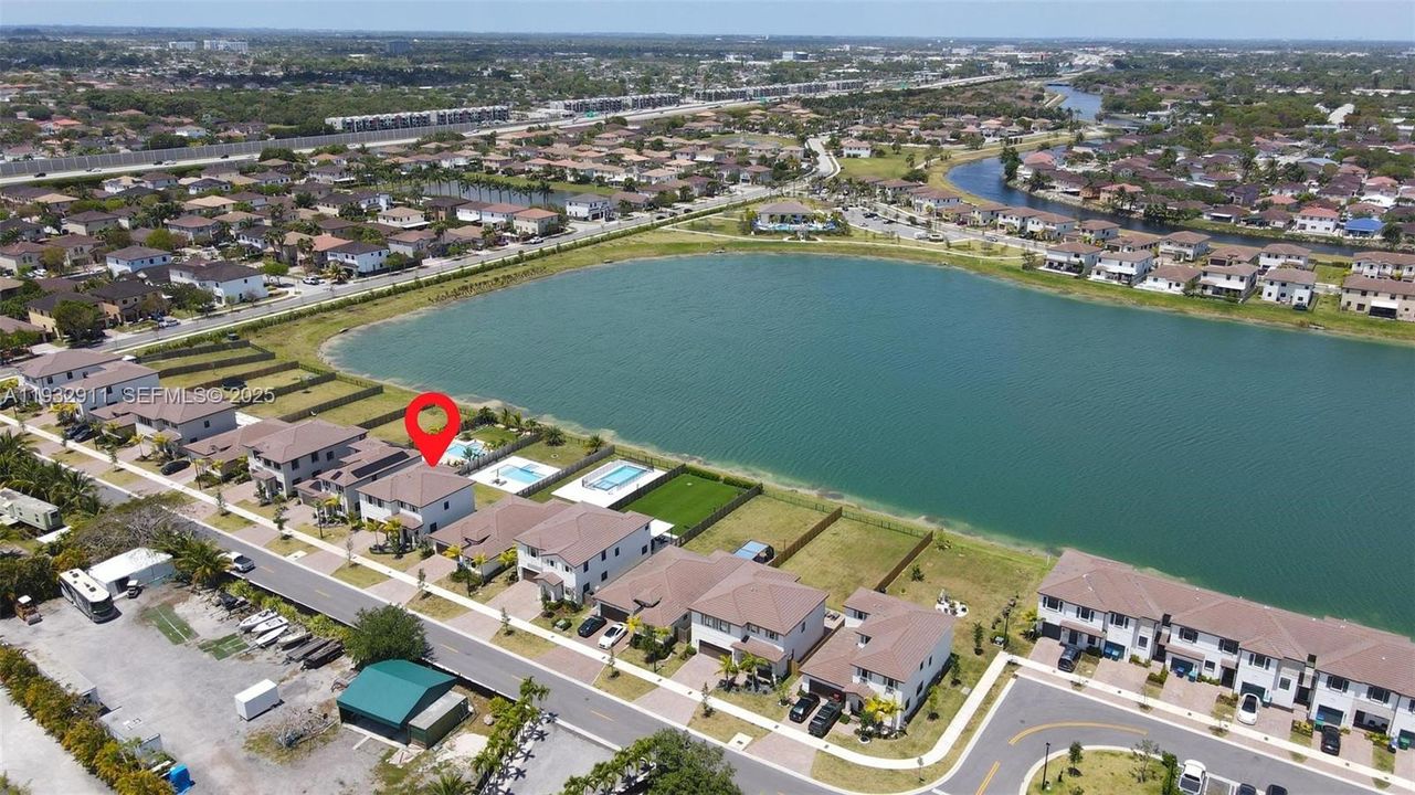 For Rent: $5,500 (4 beds, 2 baths, 2870 Square Feet)