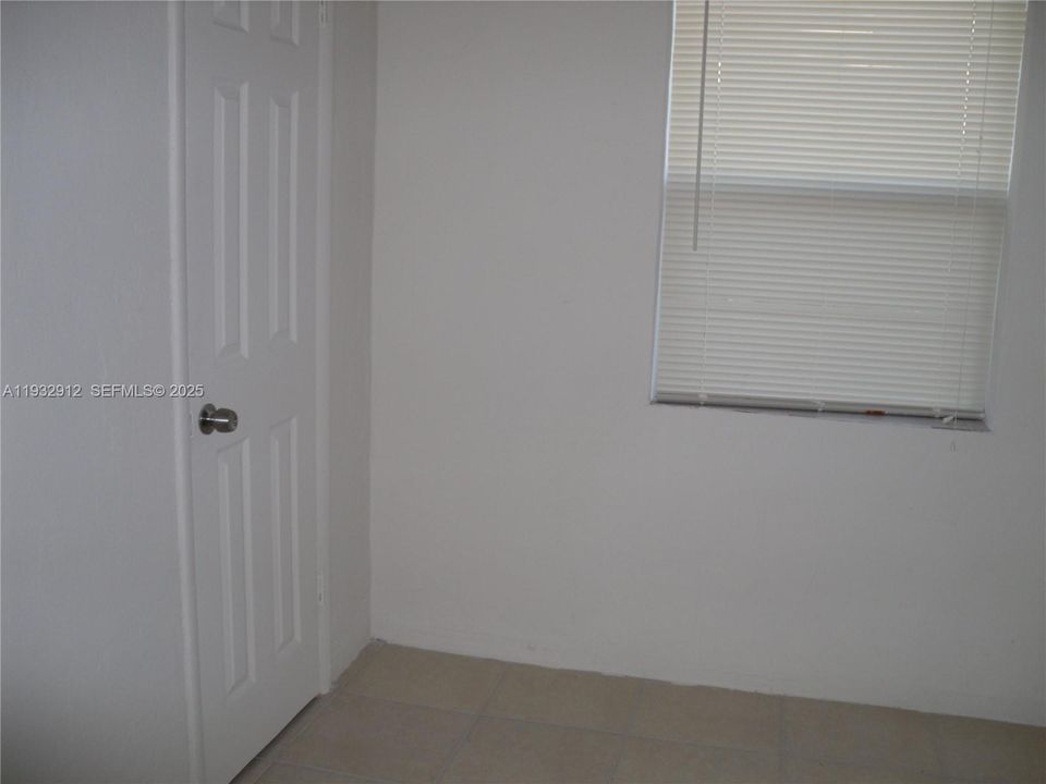 For Rent: $2,000 (2 beds, 1 baths, 2424 Square Feet)