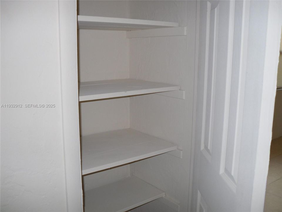 For Rent: $2,000 (2 beds, 1 baths, 2424 Square Feet)