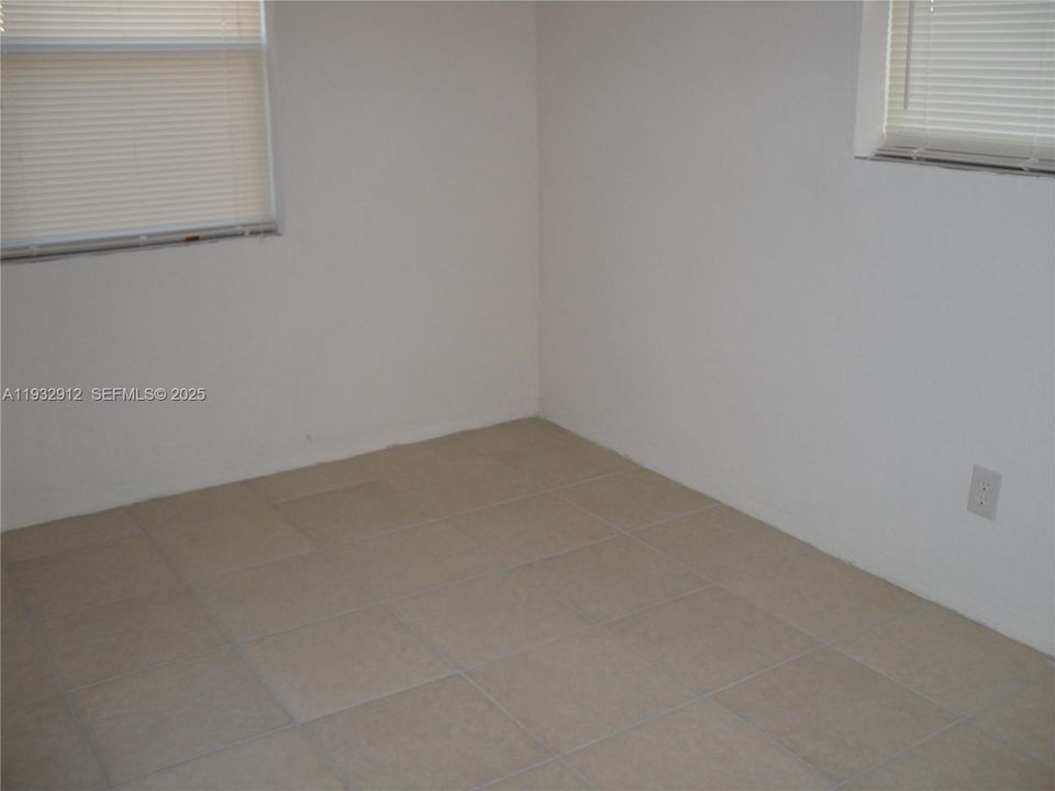 For Rent: $2,000 (2 beds, 1 baths, 2424 Square Feet)