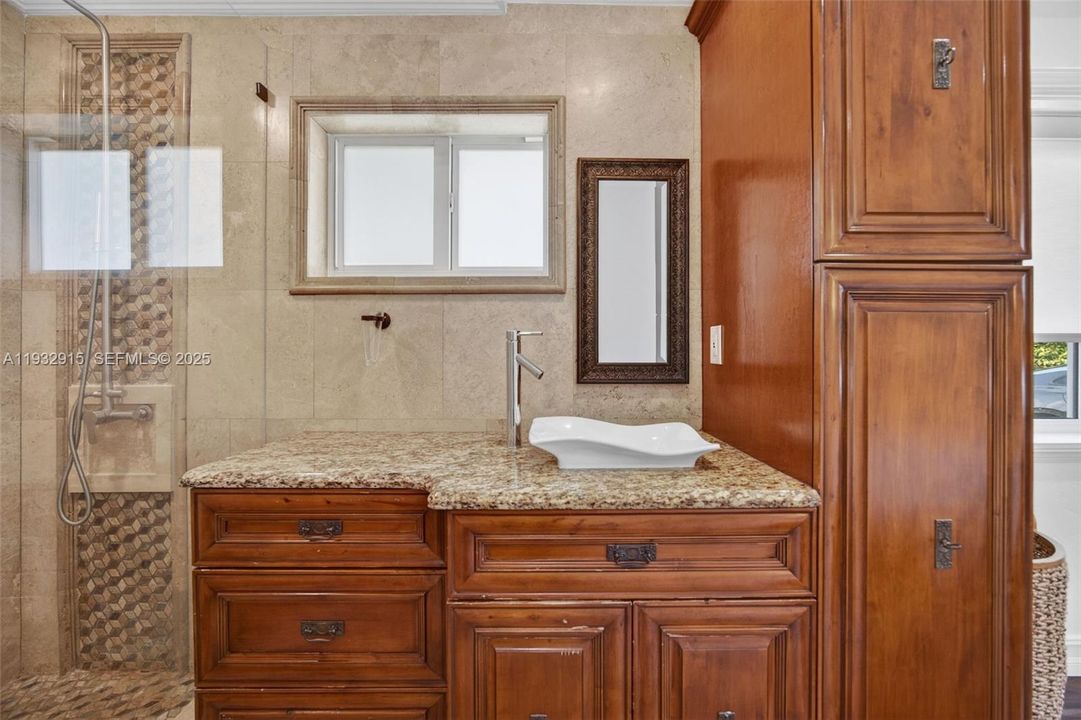 For Sale: $799,000 (3 beds, 3 baths, 1360 Square Feet)