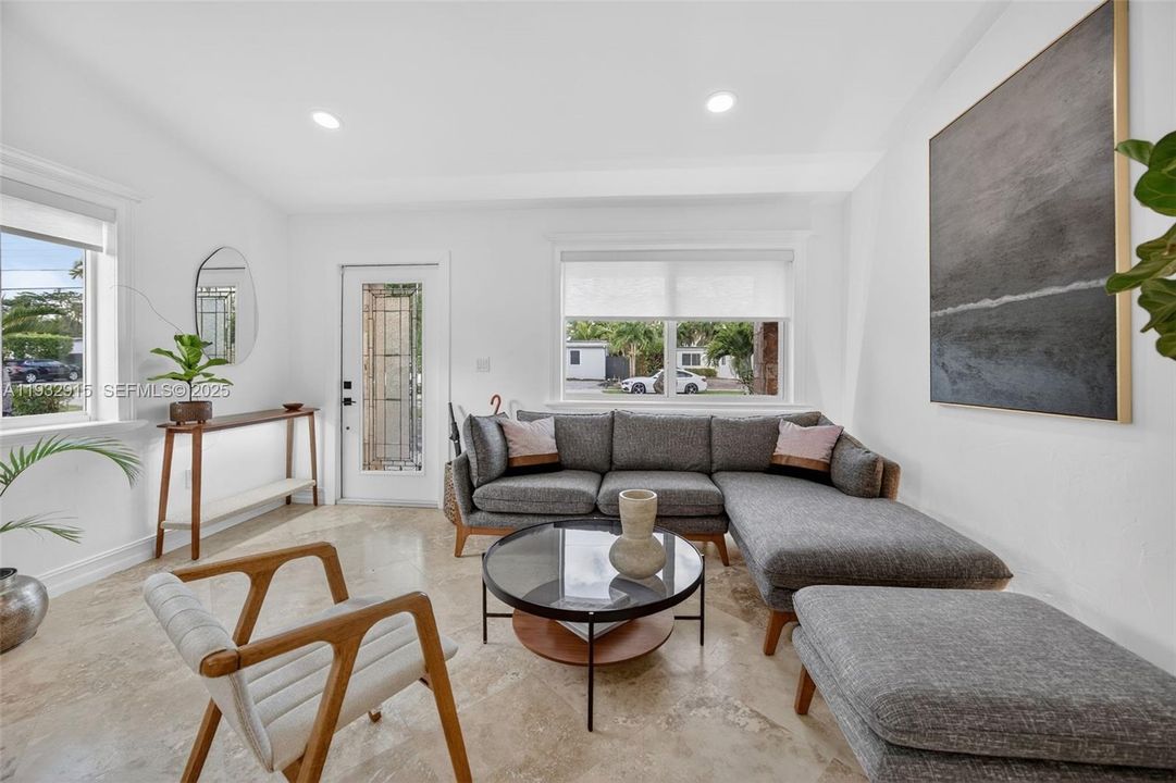 For Sale: $799,000 (3 beds, 3 baths, 1360 Square Feet)