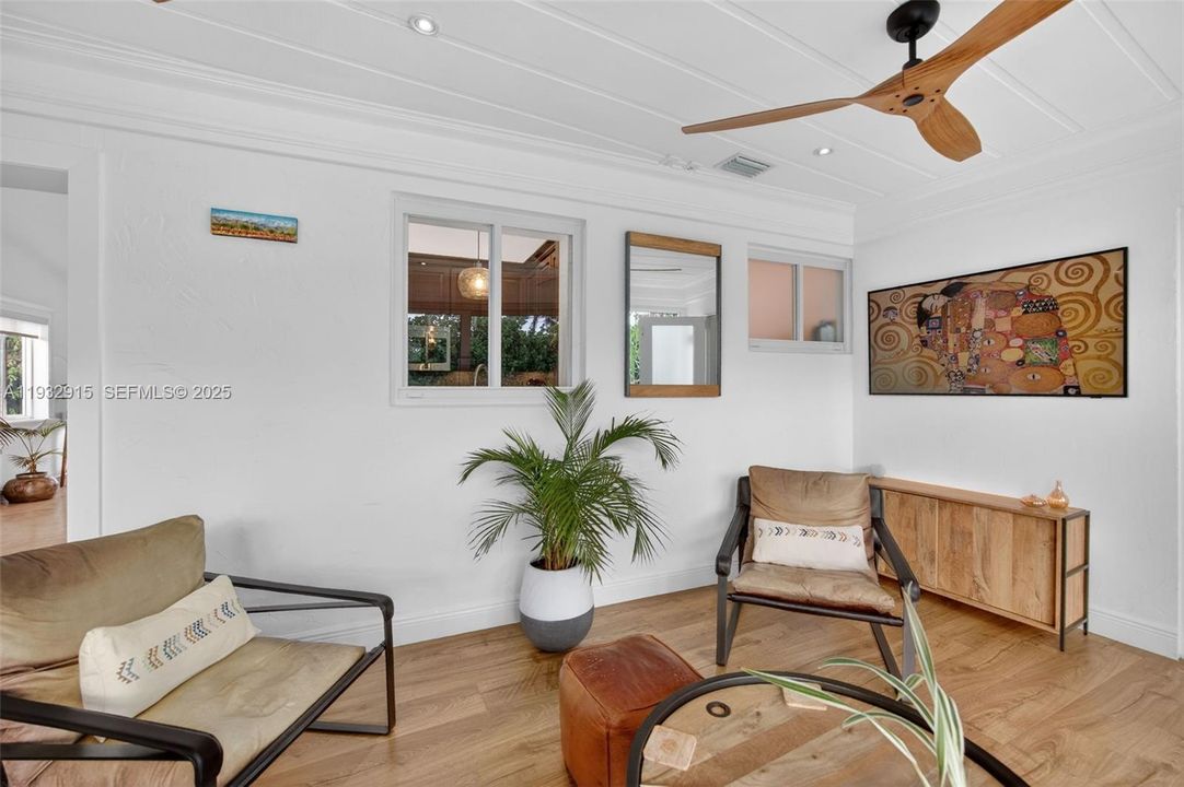 For Sale: $799,000 (3 beds, 3 baths, 1360 Square Feet)