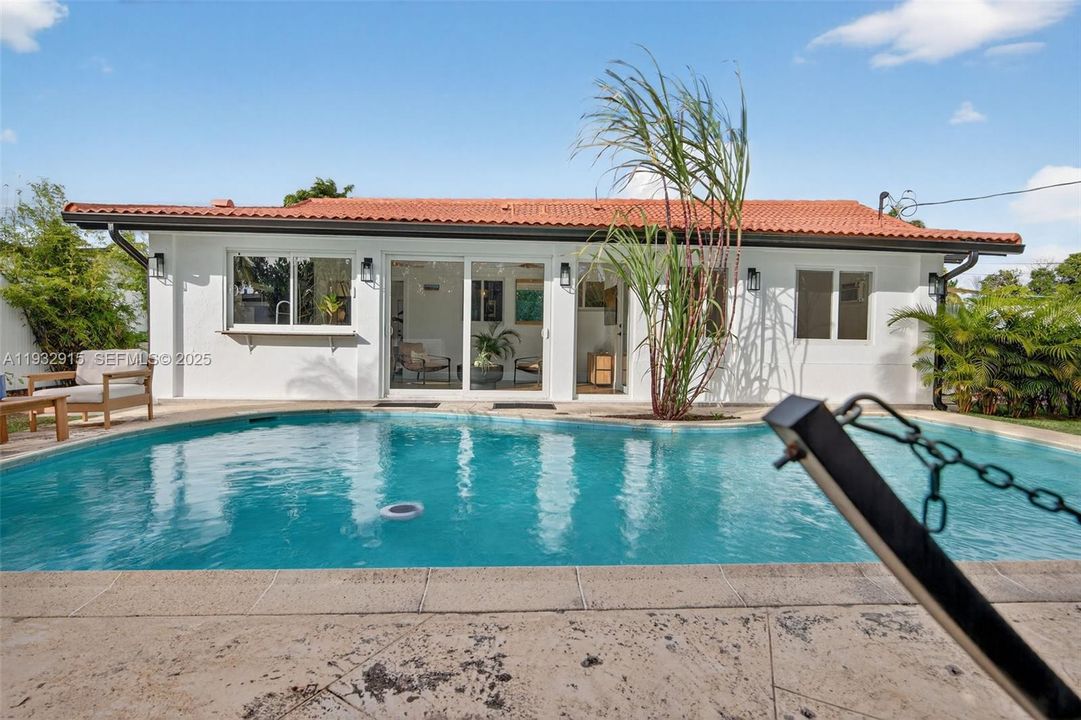 For Sale: $799,000 (3 beds, 3 baths, 1360 Square Feet)