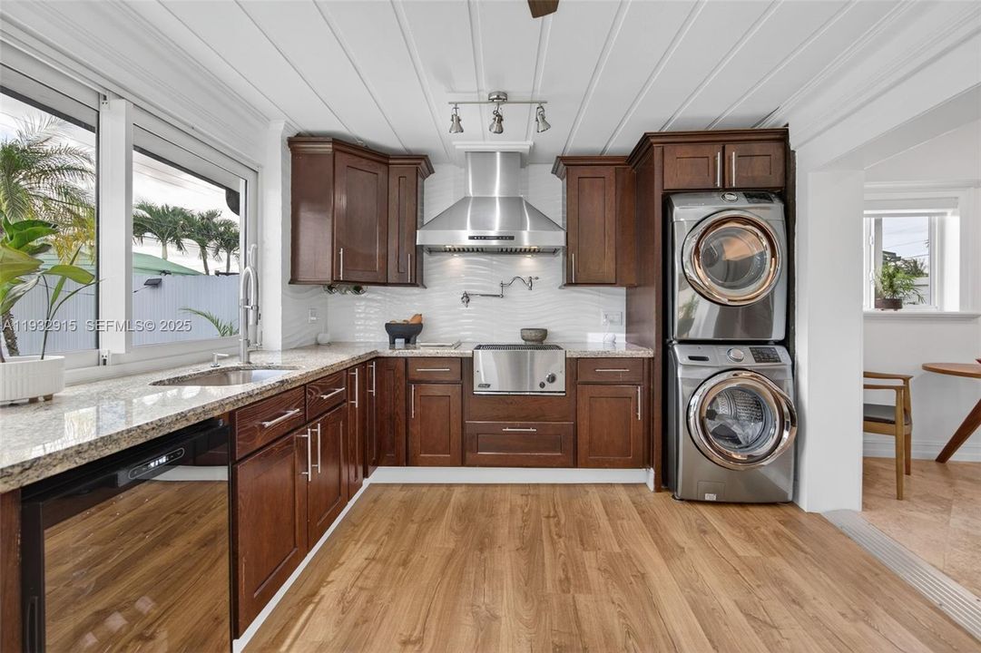 For Sale: $799,000 (3 beds, 3 baths, 1360 Square Feet)