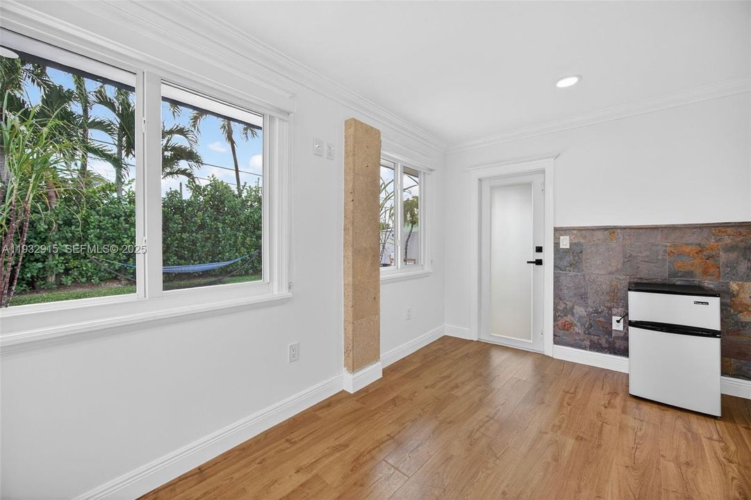 For Sale: $799,000 (3 beds, 3 baths, 1360 Square Feet)