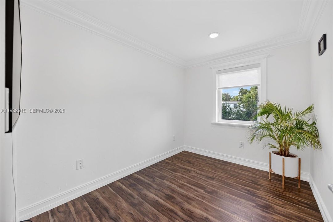 For Sale: $799,000 (3 beds, 3 baths, 1360 Square Feet)