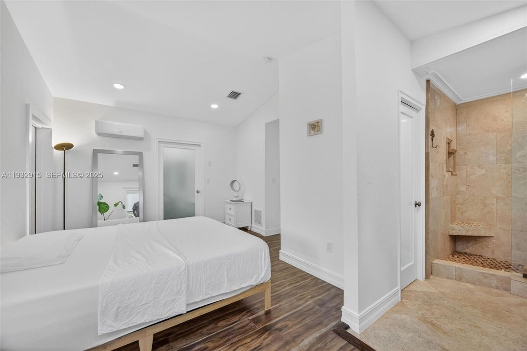 For Sale: $799,000 (3 beds, 3 baths, 1360 Square Feet)