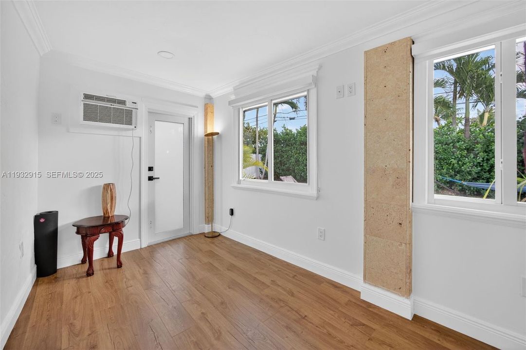 For Sale: $799,000 (3 beds, 3 baths, 1360 Square Feet)