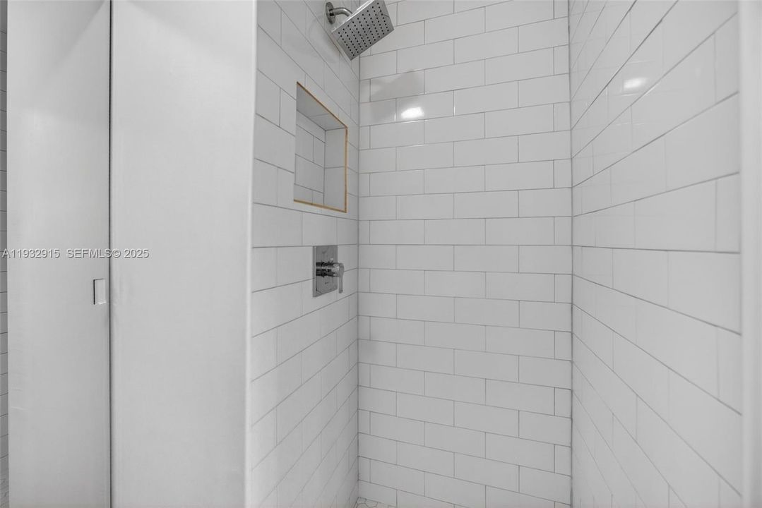 For Sale: $799,000 (3 beds, 3 baths, 1360 Square Feet)