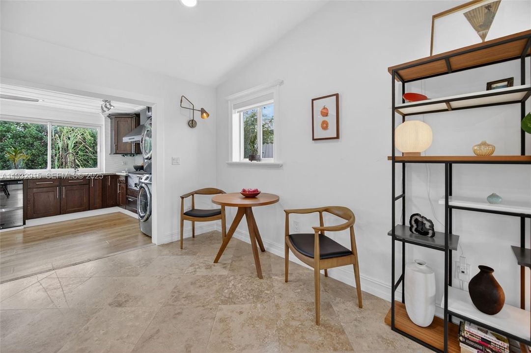 For Sale: $799,000 (3 beds, 3 baths, 1360 Square Feet)