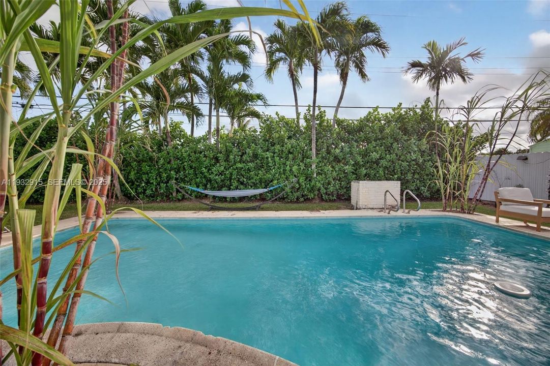 For Sale: $799,000 (3 beds, 3 baths, 1360 Square Feet)