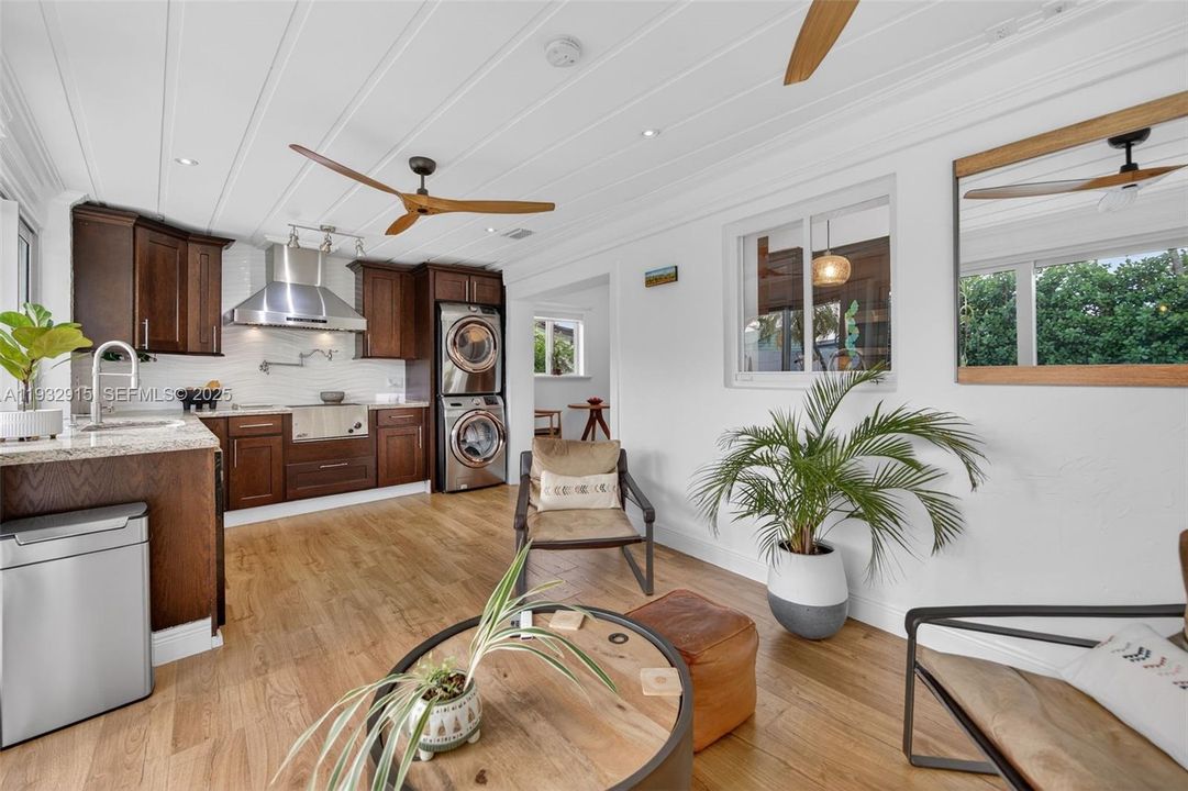 For Sale: $799,000 (3 beds, 3 baths, 1360 Square Feet)