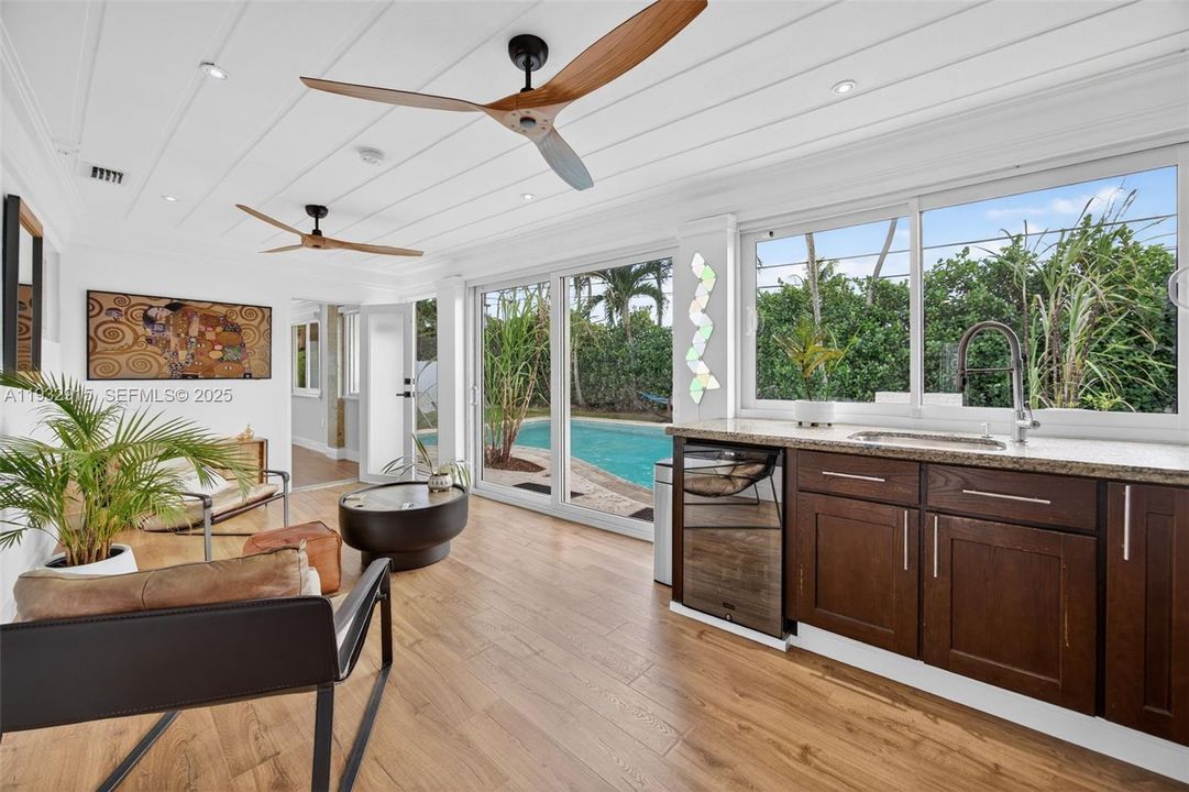 For Sale: $799,000 (3 beds, 3 baths, 1360 Square Feet)