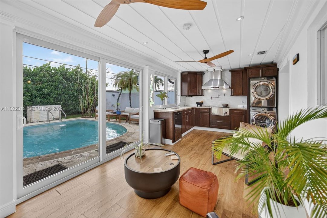 For Sale: $799,000 (3 beds, 3 baths, 1360 Square Feet)