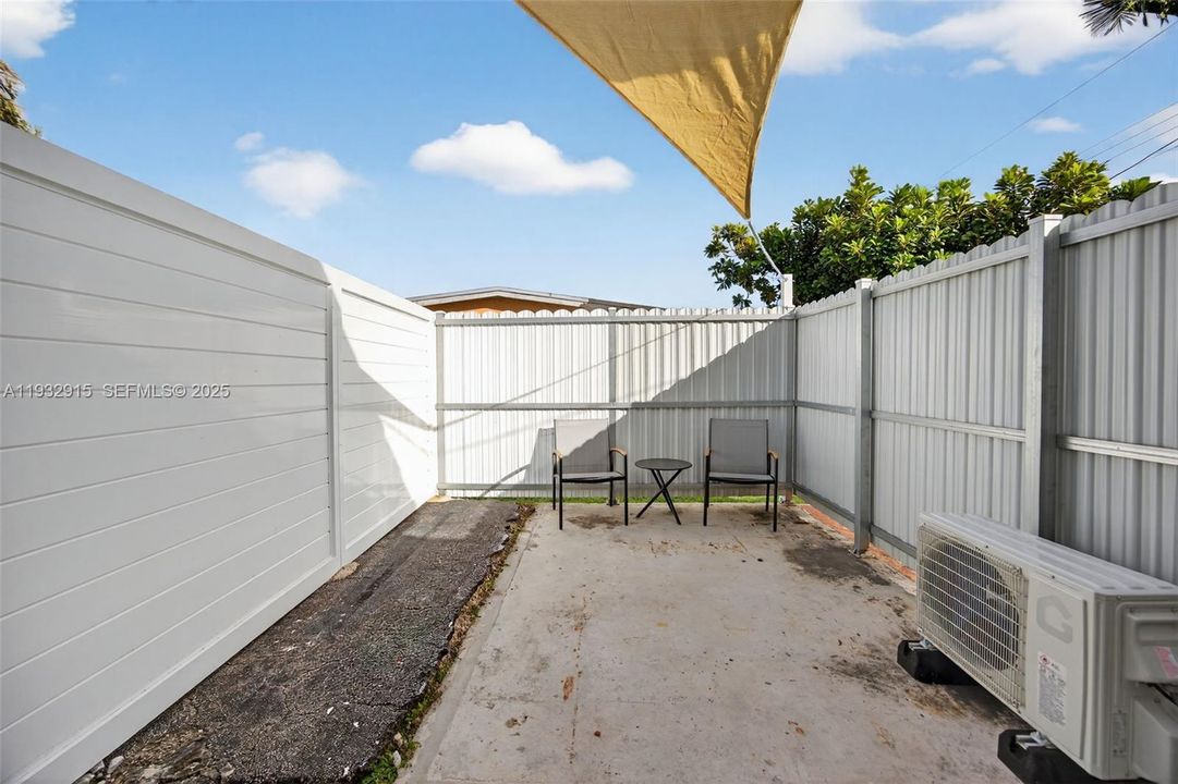 For Sale: $799,000 (3 beds, 3 baths, 1360 Square Feet)