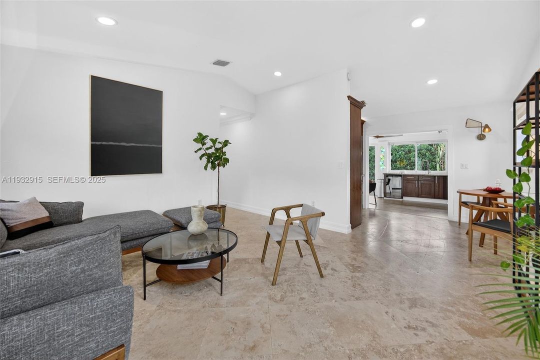 For Sale: $799,000 (3 beds, 3 baths, 1360 Square Feet)