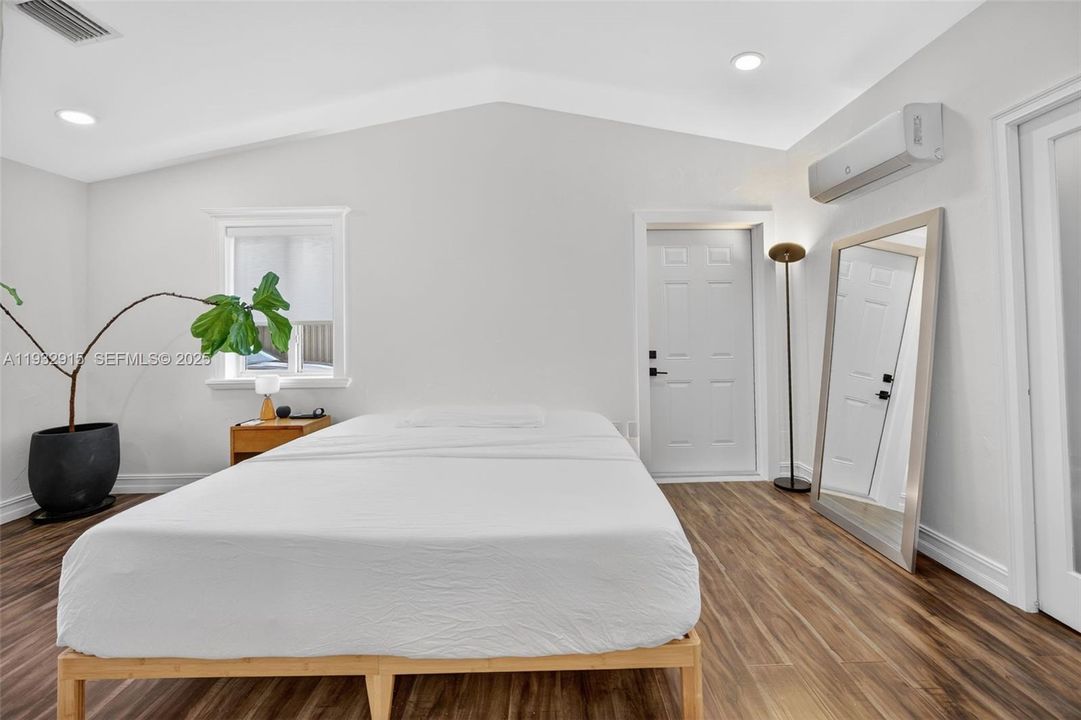 For Sale: $799,000 (3 beds, 3 baths, 1360 Square Feet)