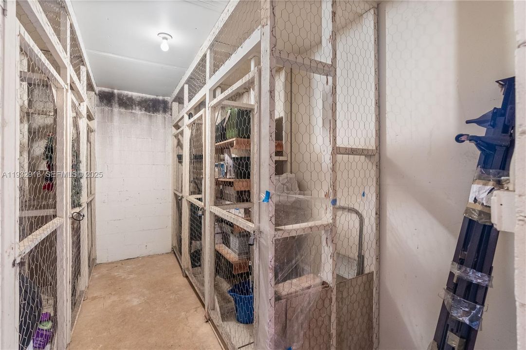 For Sale: $92,000 (1 beds, 1 baths, 681 Square Feet)