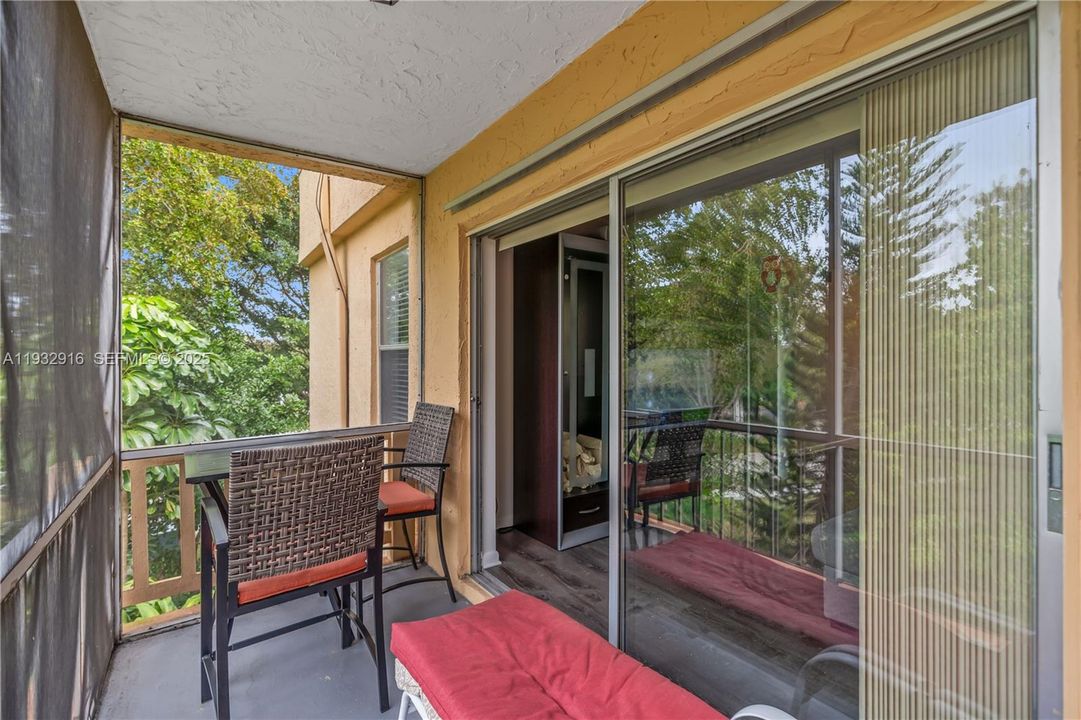 For Sale: $92,000 (1 beds, 1 baths, 681 Square Feet)