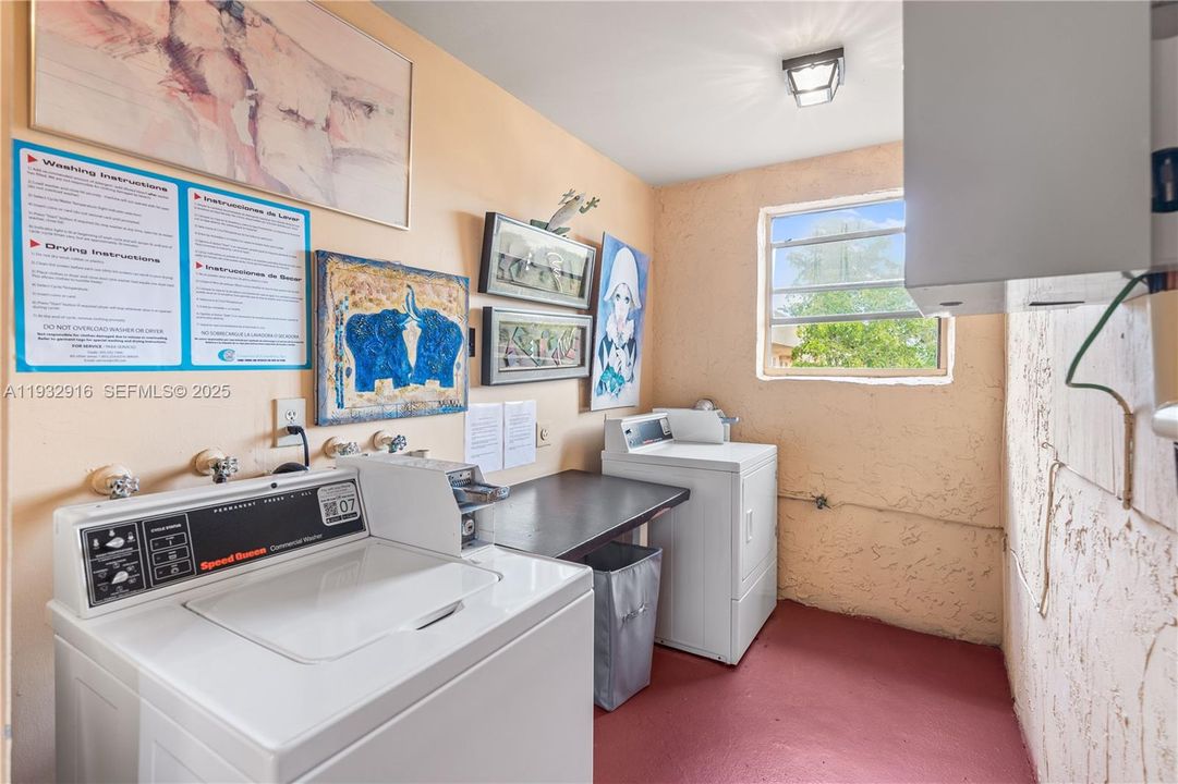 For Sale: $92,000 (1 beds, 1 baths, 681 Square Feet)