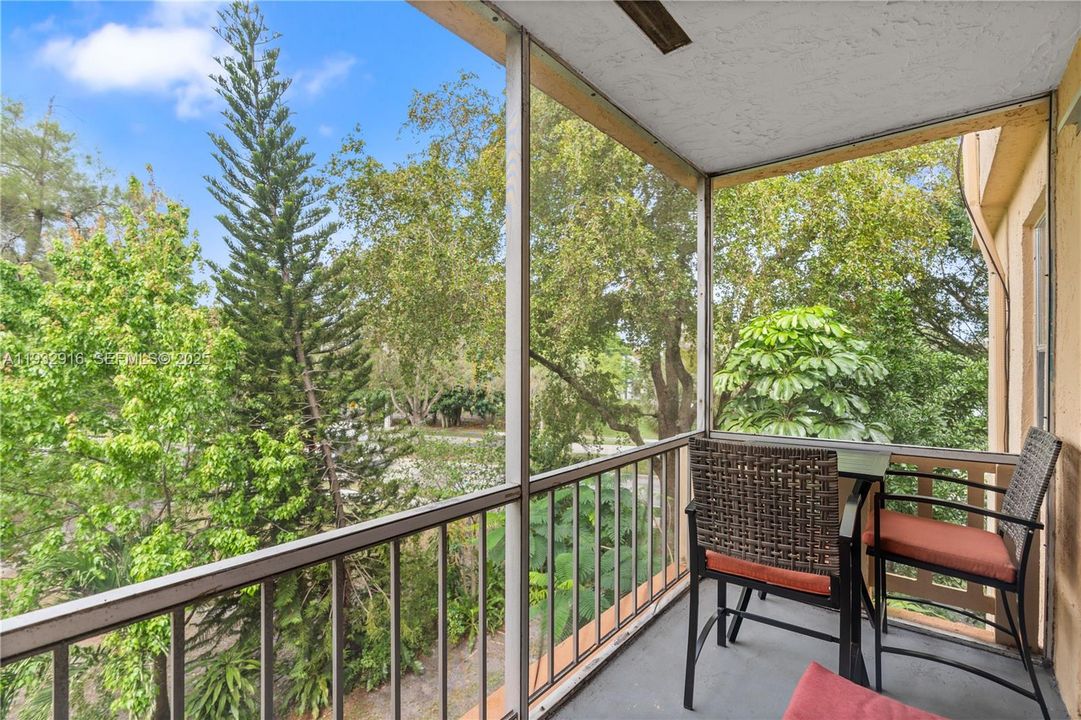 For Sale: $92,000 (1 beds, 1 baths, 681 Square Feet)