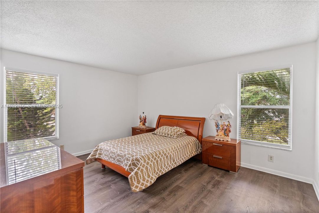 For Sale: $92,000 (1 beds, 1 baths, 681 Square Feet)