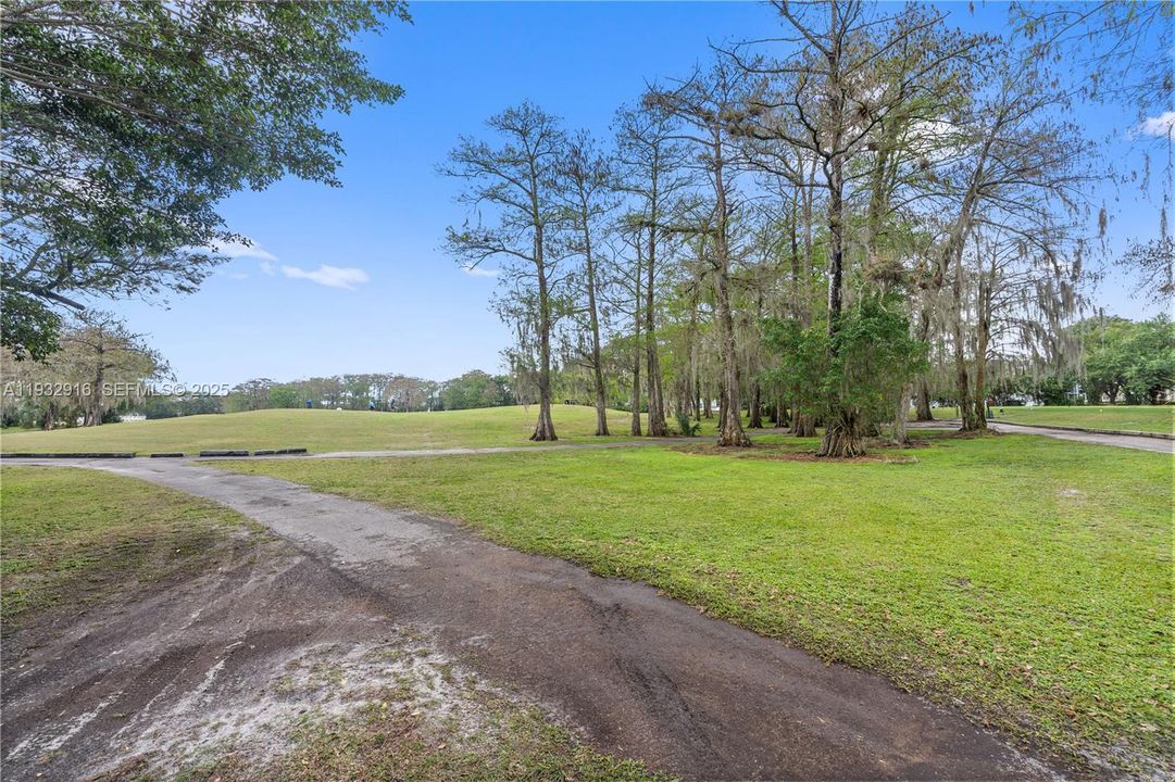 For Sale: $92,000 (1 beds, 1 baths, 681 Square Feet)