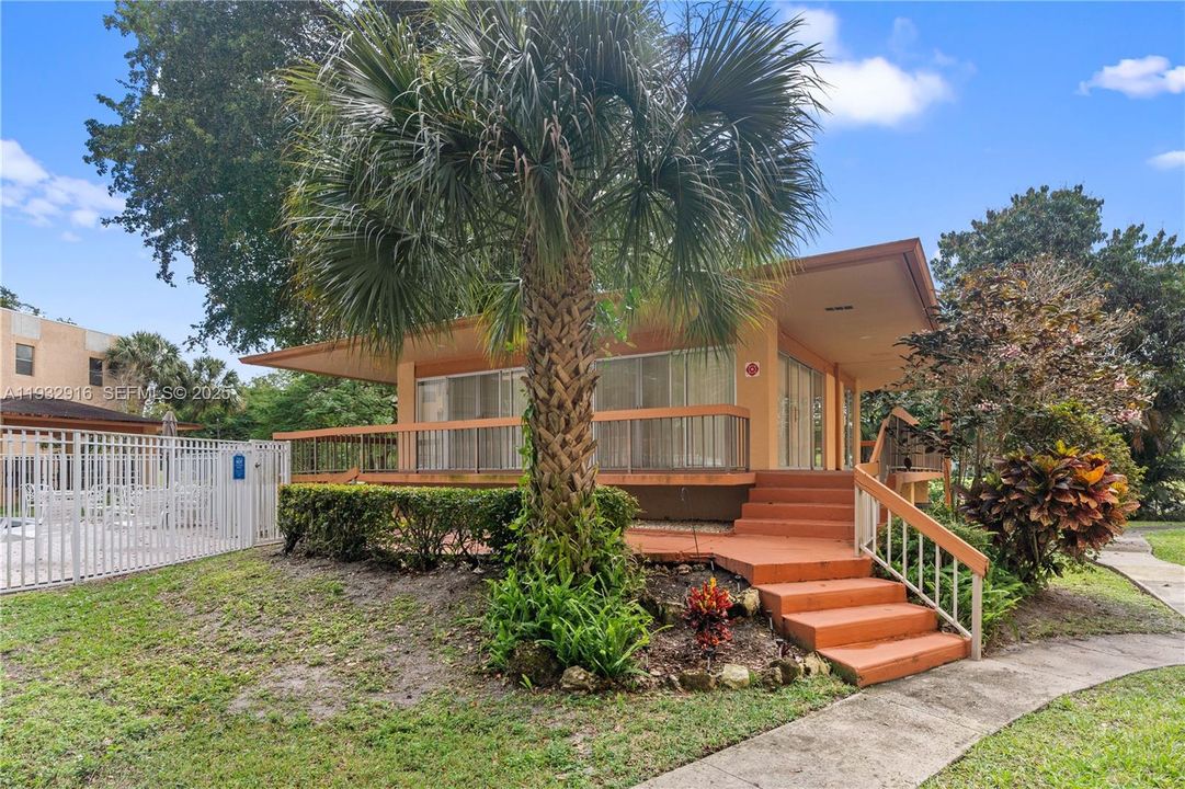 For Sale: $92,000 (1 beds, 1 baths, 681 Square Feet)