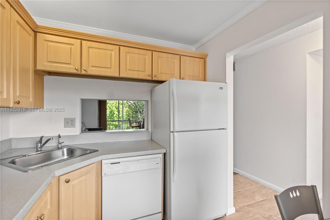 For Sale: $92,000 (1 beds, 1 baths, 681 Square Feet)