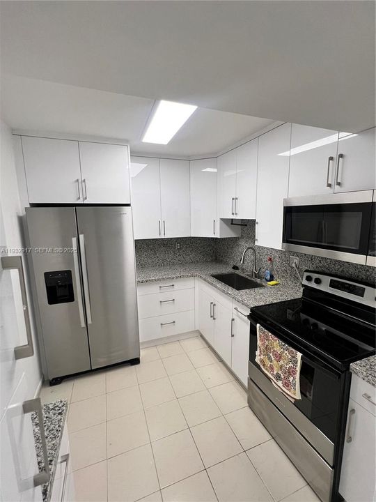 For Rent: $2,900 (3 beds, 2 baths, 1024 Square Feet)