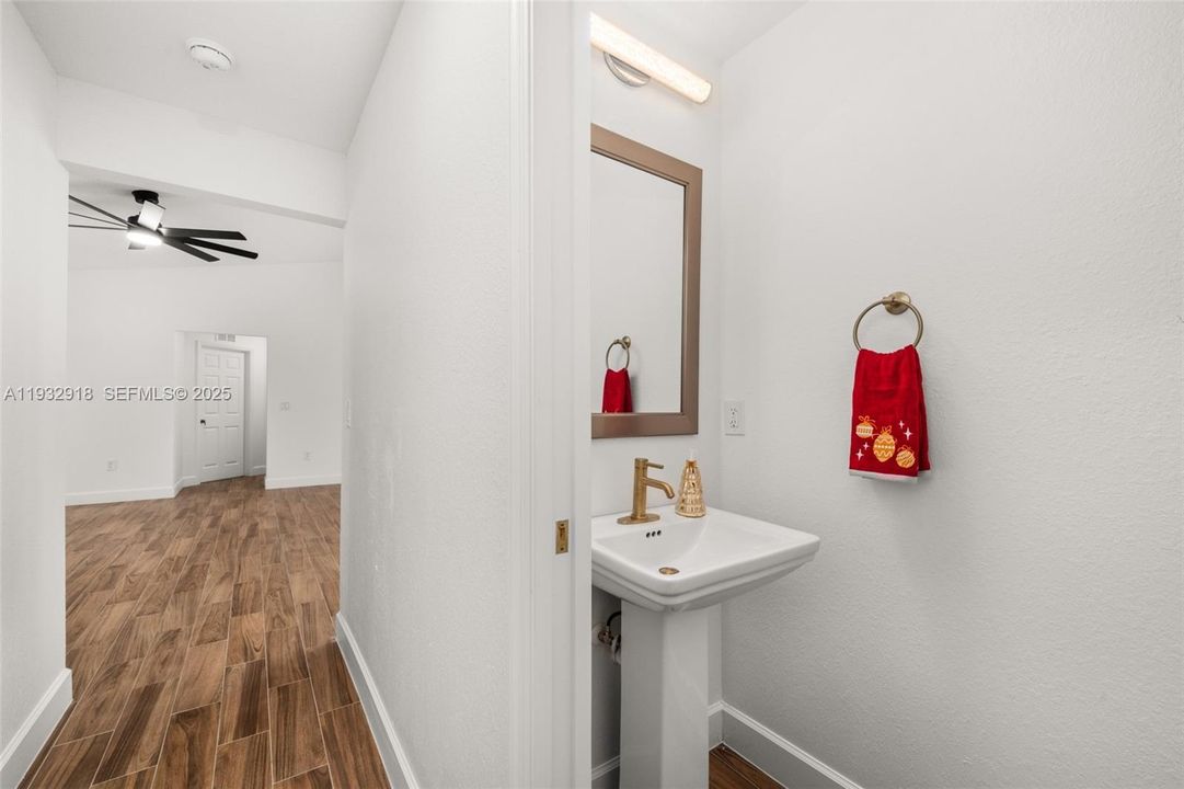 На продажу: $360,000 (3 спален, 2 ванн, 1650 Квадратных фут)