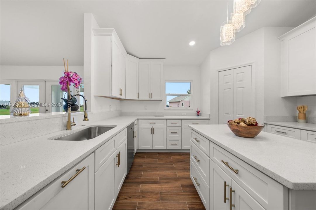 На продажу: $360,000 (3 спален, 2 ванн, 1650 Квадратных фут)