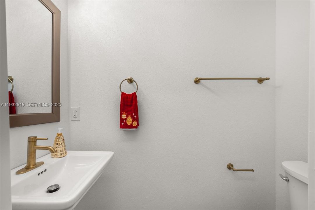 На продажу: $360,000 (3 спален, 2 ванн, 1650 Квадратных фут)